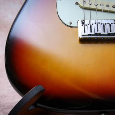 FENDER USA American Elite Stratocaster "3-Color Sunburst + Rosewood" (2020) image 9