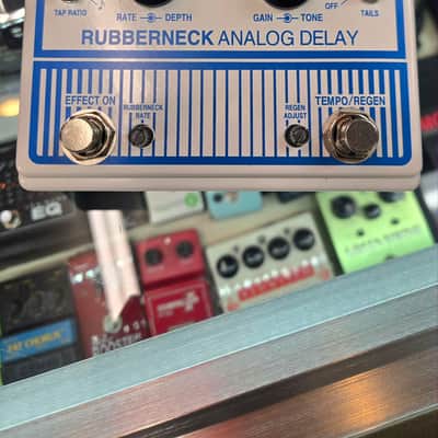 DOD Rubberneck Analog Delay 2017 - White and Blue image 1