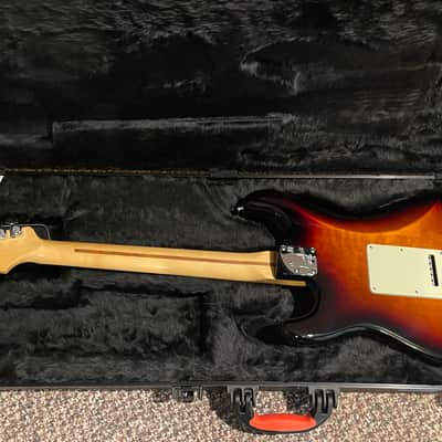 2015 Fender American Deluxe Stratocaster with Maple Fretboard - 3-Color Sunburst image 5