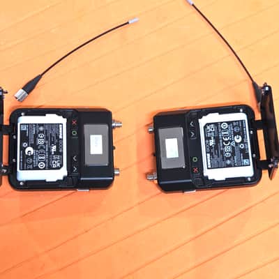 Two (2) Shure ADX1 Digital Wireless Bodypack Transmitters with LEMO3 (G57: 470 to 608 MHz) imagen 6