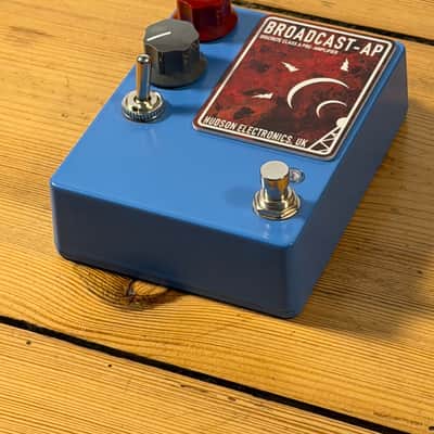 Hudson Electronics Broadcast-AP Ariel Posen Signature 2020 - Blue image 2