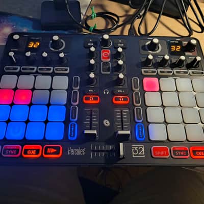 Hercules P32 USB DJ Controller 2010s - Black image 1