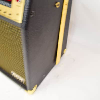Behringer Ultracoustic ACX1000 2x60-Watt Acoustic Guitar Amp w/ Footswitch image 7