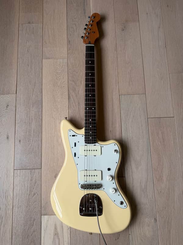 Fender Player Jazzmaster - Buttercream Alder Body Roasted Maple Neck
