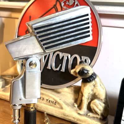 Rare 1960's Lafayette 99-4581 Dynamic Microphone, NOS, works, w/cable & stand image 1