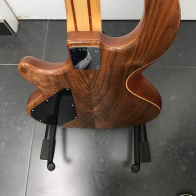 Wal MKII 1996 Walnut facing image 9