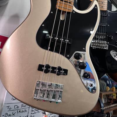 Sire Marcus Miller VR 4 stringChampagne Gold W/MONO Stealth case image 1