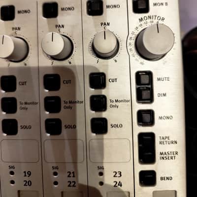 SPL 1010 Neos 120V 24-Channel Mixer 2011 - 2015 - Silver image 3