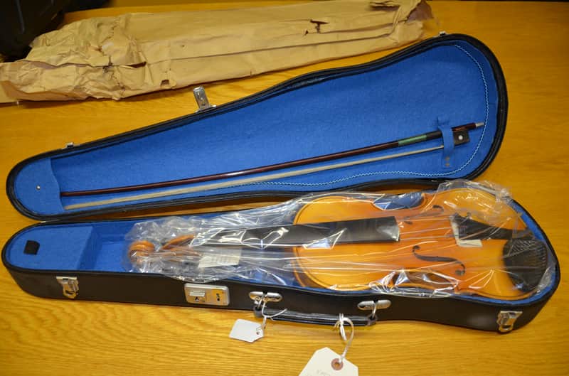 Violin 3/4 with case and bow Brand new image 1