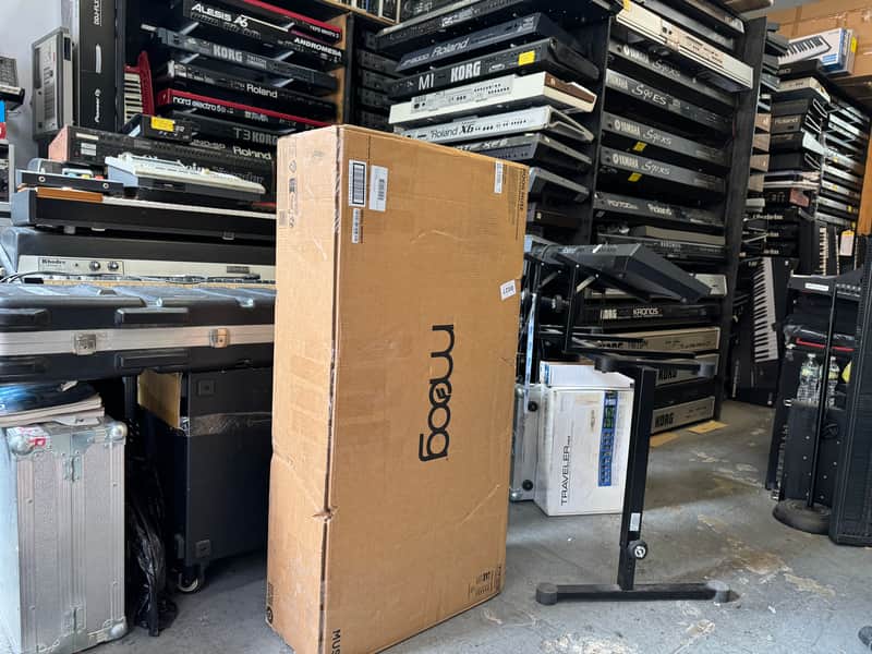 Moog Muse 8-voice Polyphonic Analog Synthesizer, in box //ARMENS// image 1