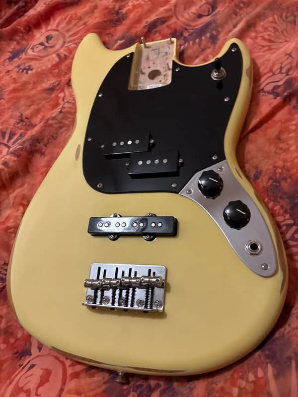 Fender Player II Mustang Bass PJ 2024 - Present - Hialeah Yellow image 1