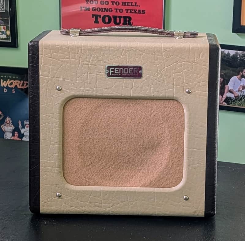 Fender Champion 600 5-Watt 1x6" Guitar Combo with cover image 1