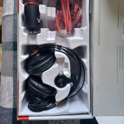 Focusrite Scarlett 2i2 2nd Gen Studio Bundle with Headphones, Mic and Cable 2016 - 2018 - Black/Red image 4
