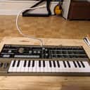 Korg MicroKORG 37-Key Synthesizer/Vocoder 2002 - 2019 - Silver