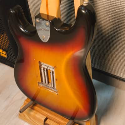 Fender Stratocaster with 3-Bolt Neck, Maple Fretboard 1975 Sunburst image 15