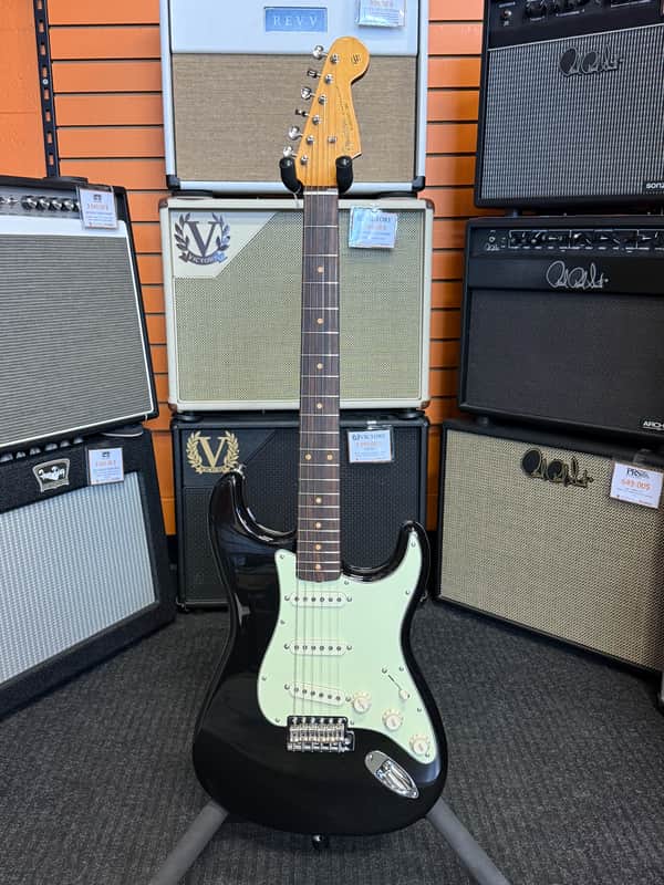 Fender "Stratocaster Vintera III" early '60s, Black - Open Box