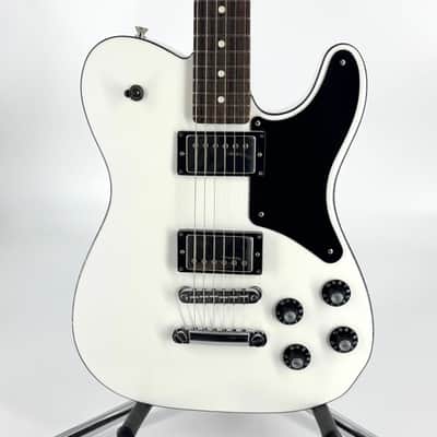 2020 Fender Troublemaker Telecaster Deluxe - Arctic White image 4
