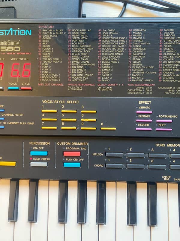 Yamaha PSS-580 80s Portasound FM MIDI keyboard digital synth