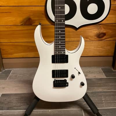 Ibanez Gio Electric Guitar - White image 2