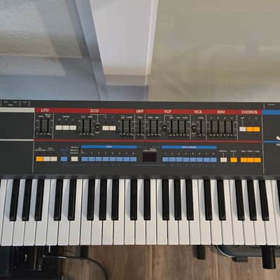 Roland Juno-106 61-Key Programmable Polyphonic Synthesizer 1984 - 1985 - Black