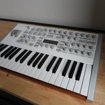Access Virus TI Polar 37-Key Digital Synthesizer - PolarWhite