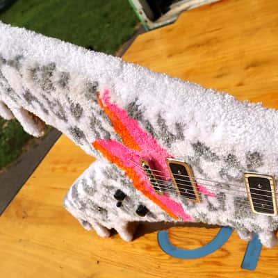 Reclaimed  Flooring Flying V with Fresh, New Rug on Top - New Perspectives Music image 10