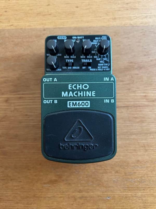 Behringer EM600