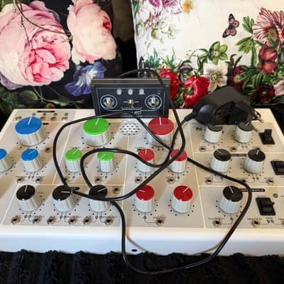Erica Synths Bullfrog with All available options cards image 2