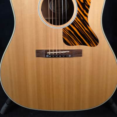 Used Gibson J-35 - Natural image 2
