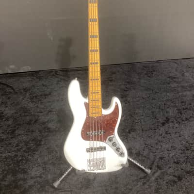 Fender American Ultra Jazz Bass image 2