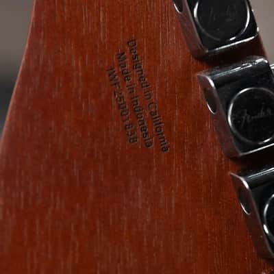 Fender Acoustasonic Standard Jazzmaster - Honey Burst - Demo image 14