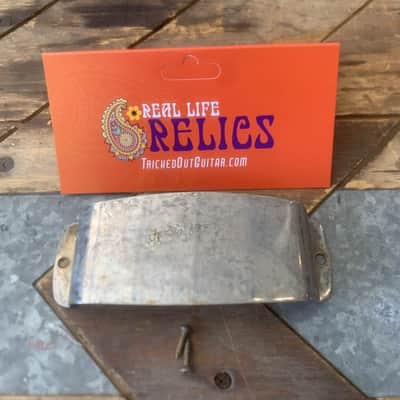 Real Life Relics Fender® Aged Chrome Jazz J Bass® Pickup Cover (Fender® 0010660090    [D2]