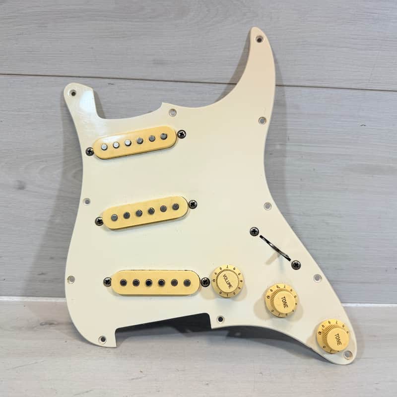 Uknown Loaded Stratocaster Pickguard Assembly – 3 Single Coil Pickups – Complete Wiring Harness – Aged White image 1