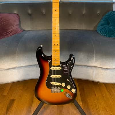 Fender Vintera II Stratocaster w/ bag 2023 - Three-Color Sunburst image 1