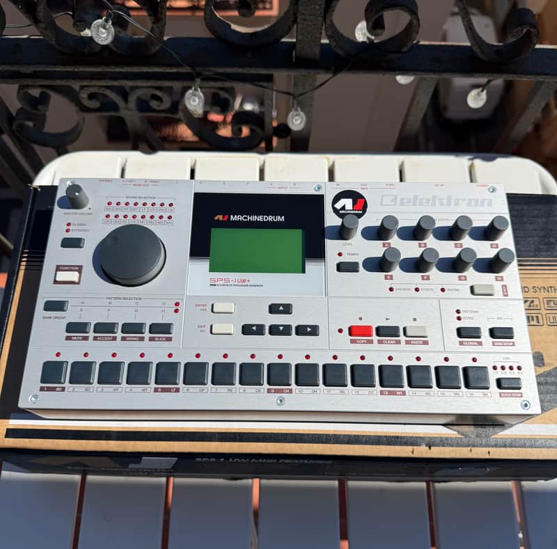Machinedrum SPS-1UW+ MKII + TM1 + Decksaver image 1