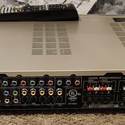 Onkyo Onkyo's TX-LR552 is a 6.1-channel home theater receiver 90s  - Grey metal case image 7