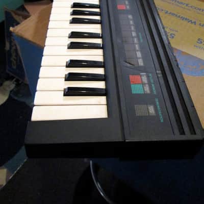 YAMAHA Mini Keyboard vintage Japan Model PSS-120 w/original p/s tones scream 80s image 3