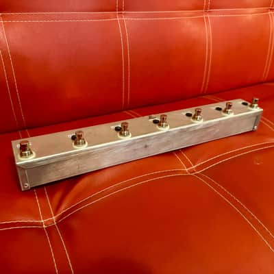 Loop-Master 5 Way Switcher w/ Bypass & Tuner image 3
