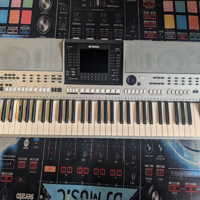 Yamaha PSR-S900 61-Key Arranger Workstation
