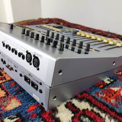 Yamaha 01x Digital Mixer / Recording Interface / Controller image 5