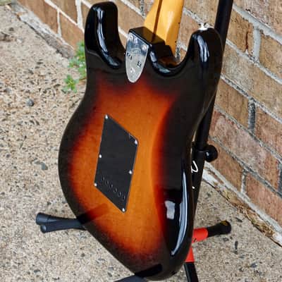 Fender Vintera II '70s Stratocaster Maple Fingerboard 3-Color Sunburst image 9