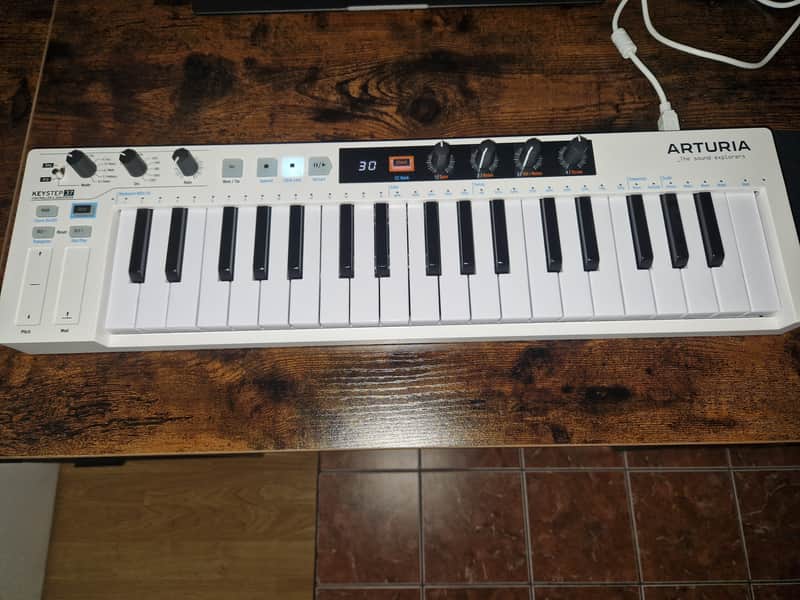 Arturia KeyStep 37 MIDI Controller 2021 - 2025 - White image 1