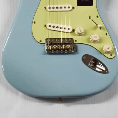 Fender Limited Edition Vintera II Road Worn '60s Stratocaster - Sonic Blue image 3