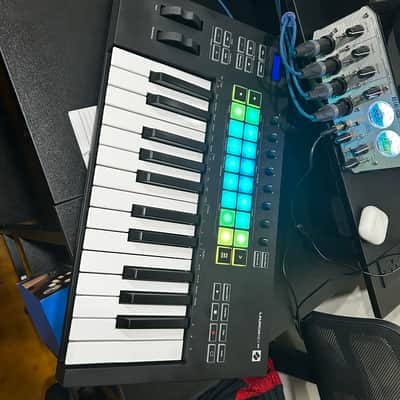 Novation Launchkey 25 MKIII MIDI Keyboard Controller 2020 - Present - Black
