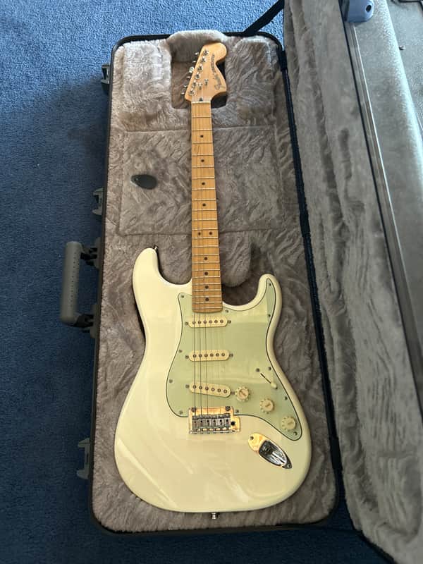 Fender Deluxe Roadhouse Stratocaster with Maple Fretboard 2017 - 2021 - Olympic White