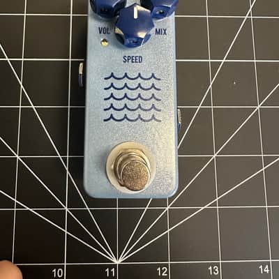 JHS Tidewater Tremolo V2 2020 - Present - Blue image 3