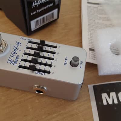 Mooer Graphic B Bass EQ Pedal - White image 5