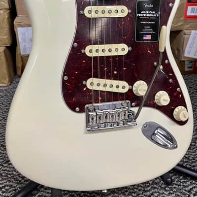 Fender American Professional II Stratocaster In Olympic White with Case - Demo image 6