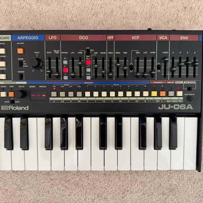 Roland JU-06A Boutique Series Synthesizer Module with K-25m Keyboard 2019 - Present - Black