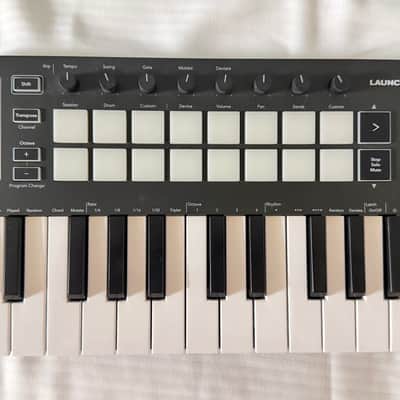 Novation Launchkey 25 MKI MIDI Keyboard Controller 2013 - 2015 - Black